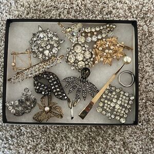 Sparkling vintage brooches
